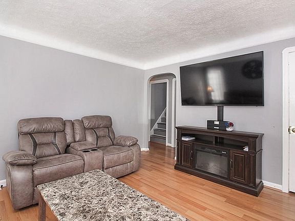 3rd image of 4496 W 146th St