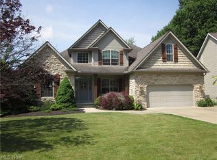 3334 Crown Pointe Dr, Stow, OH