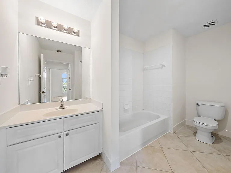 1209 Main St #304 — Photo 10