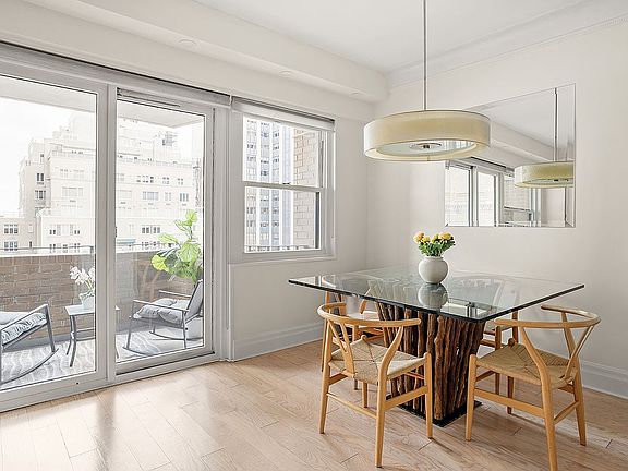 5th image of 58 W 58th St APT 16A