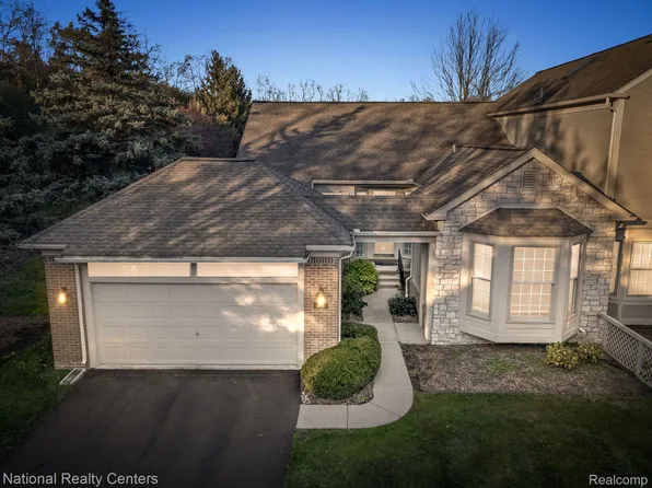 491 Newburne Pointe, Bloomfield Township, MI 48304