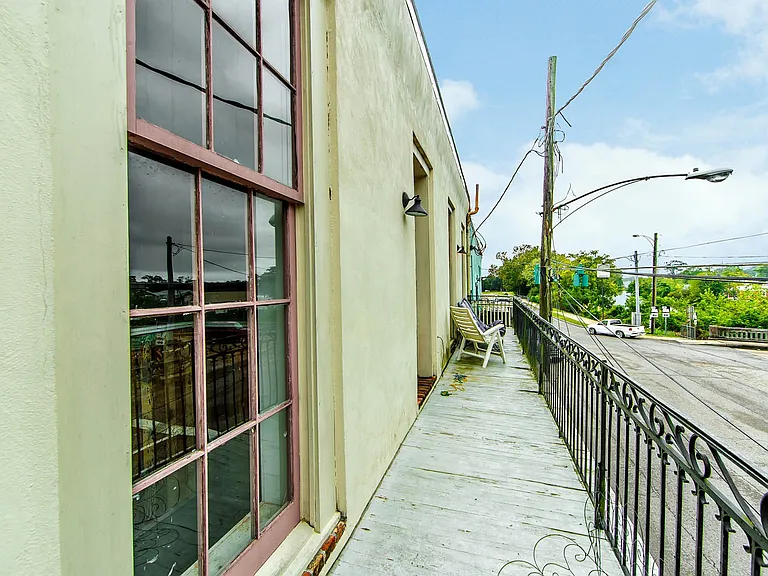 621 W 1st St #B — Photo 10