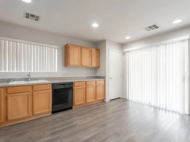 5531 Doubleday St — Photo 17