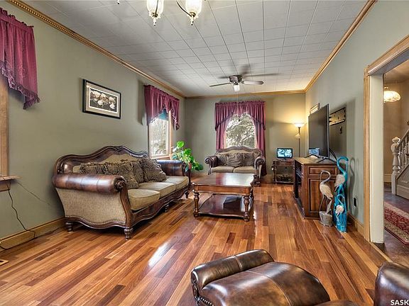3rd image of 305 11th St E