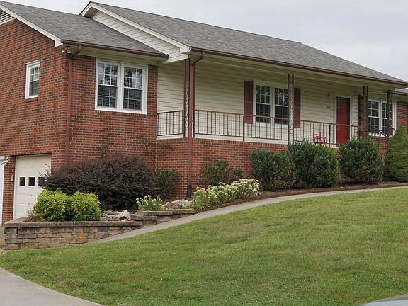 Front Exterior/ 2 Car Garage
