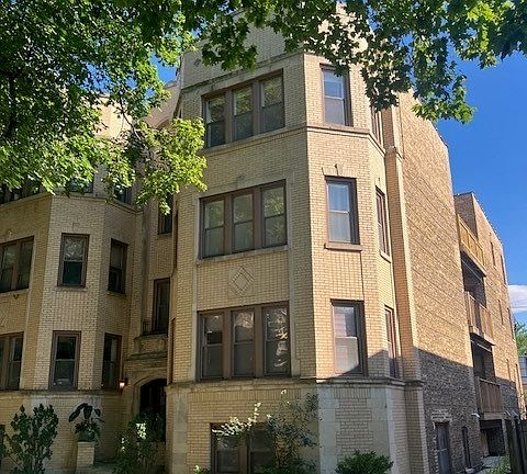 2nd image of 2651 W Greenleaf Ave APT 3W