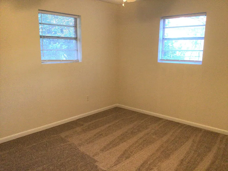 2350 S Milledge Ave — Photo 8