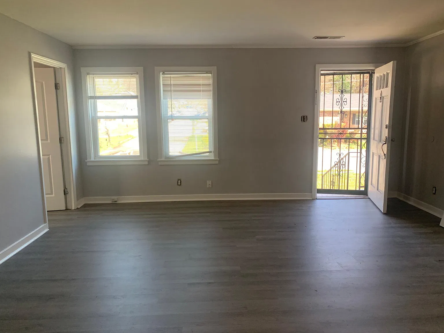 3 bed, 1000 sqft, $1,800 — Photo 2