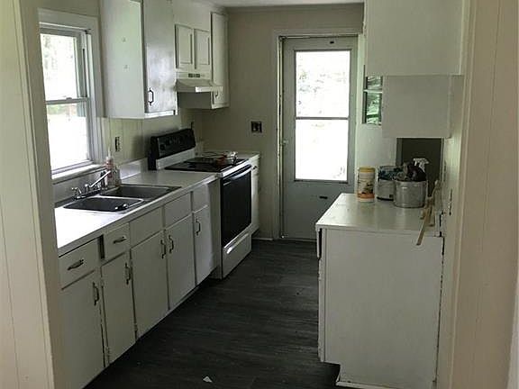5th image of 229 Dogwood St