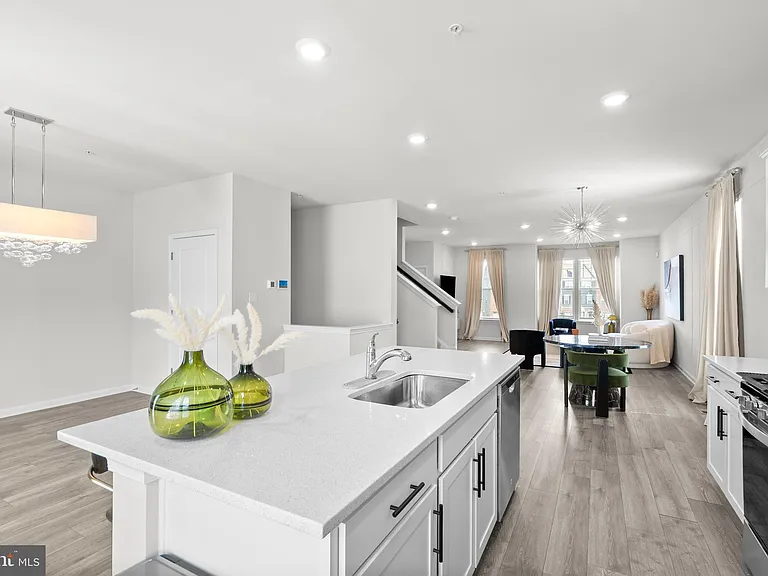 9715 Summerton Dr — Photo 11