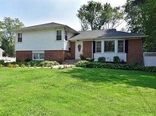2 Sammis Ln, White Plains, NY 10605