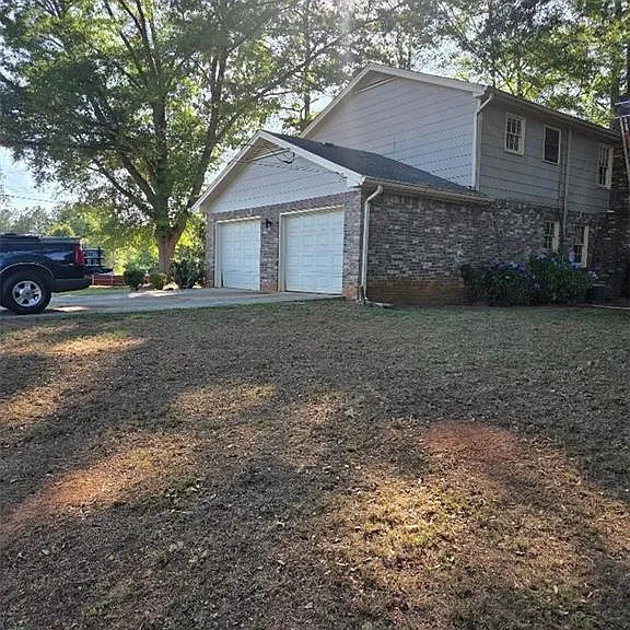 2206 Country Club Dr SE — Photo 2