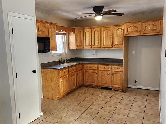 2nd image of 103 E Carmel St