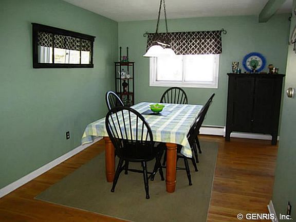 3rd image of 14 Sandy Hill Dr
