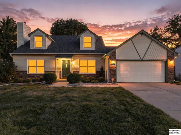 5441 S Dove Ln, Lincoln, NE 68516