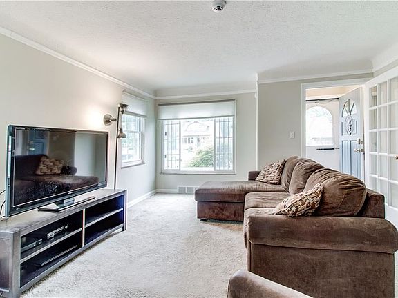 3rd image of 16814 Laverne Ave