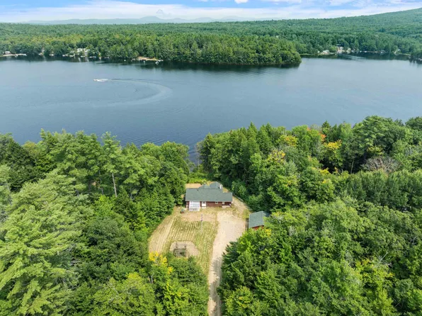 21 Halfmoon Bay Drive, Barnstead, NH 03218