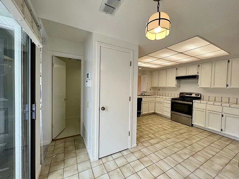 485 Trout Ct — Photo 9