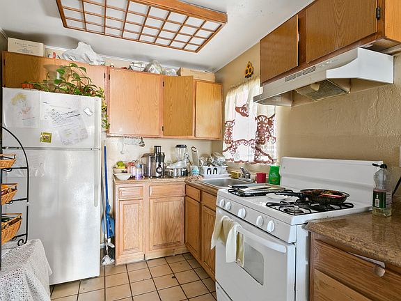 4th image of 426 E Plaza Blvd