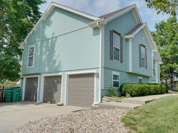 2032 SW Sterling Dr, Lees Summit, MO 64081