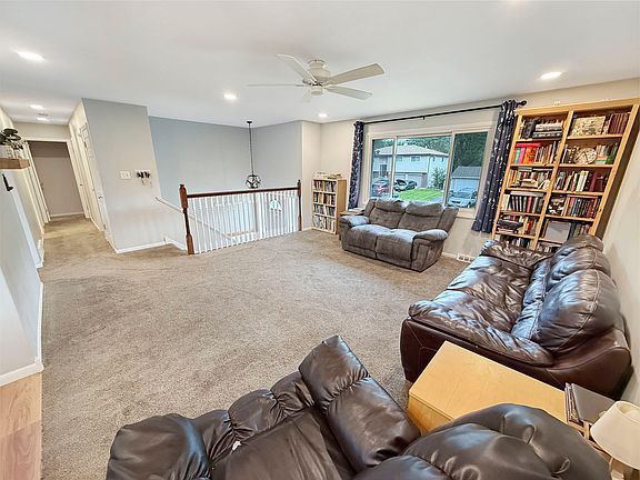 4th image of 14710 Holly Ct