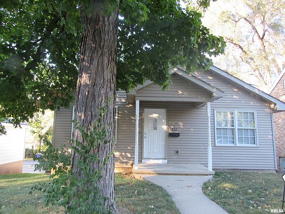 2nd image of 211 Stewart St