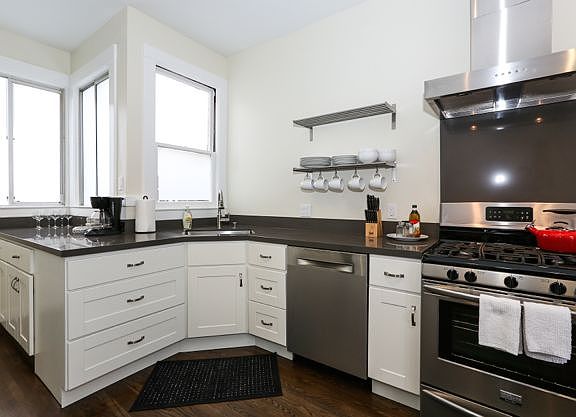 Eat-in kitchen