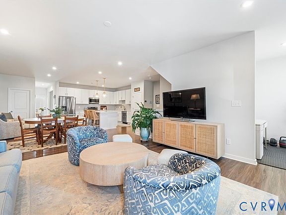 3rd image of 1900 Roseneath Rd APT 5A