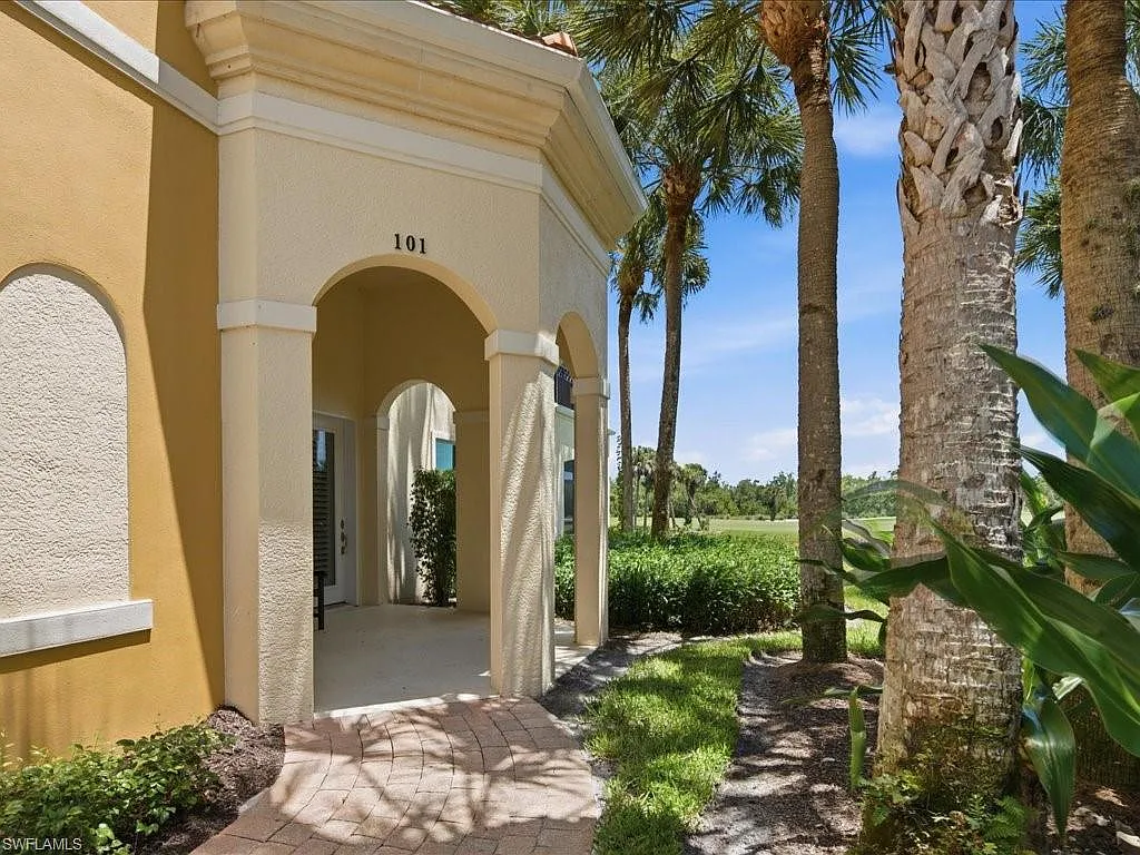 3 bed, 2.5 bath, 2014 sqft, $3,600 — Photo 2