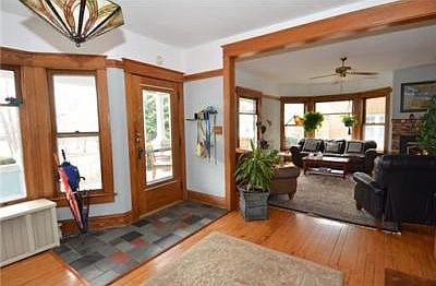 4th image of 321 Edgewater Dr