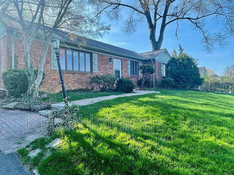 1st image of 2911 Linden Ln