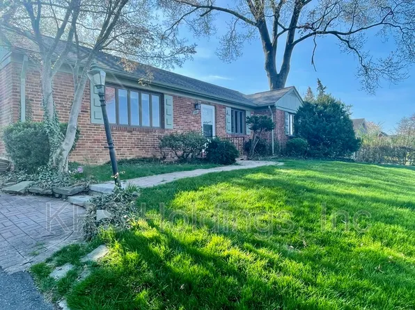 2911 Linden Ln, Falls Church, VA 22042