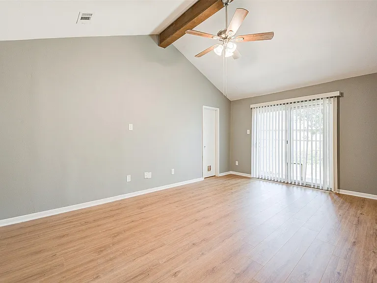 11602 Lennington Ln — Photo 15