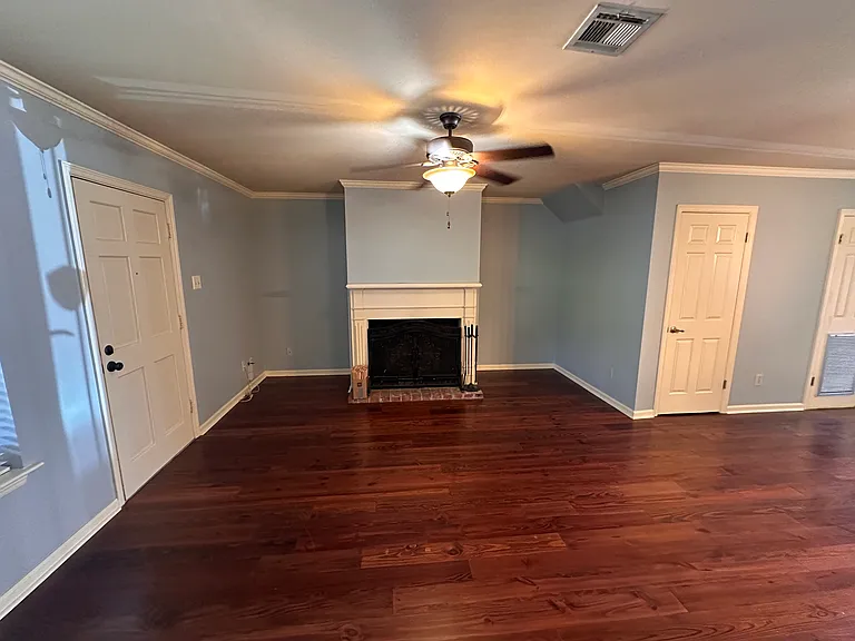 439 Rena Dr — Photo 4