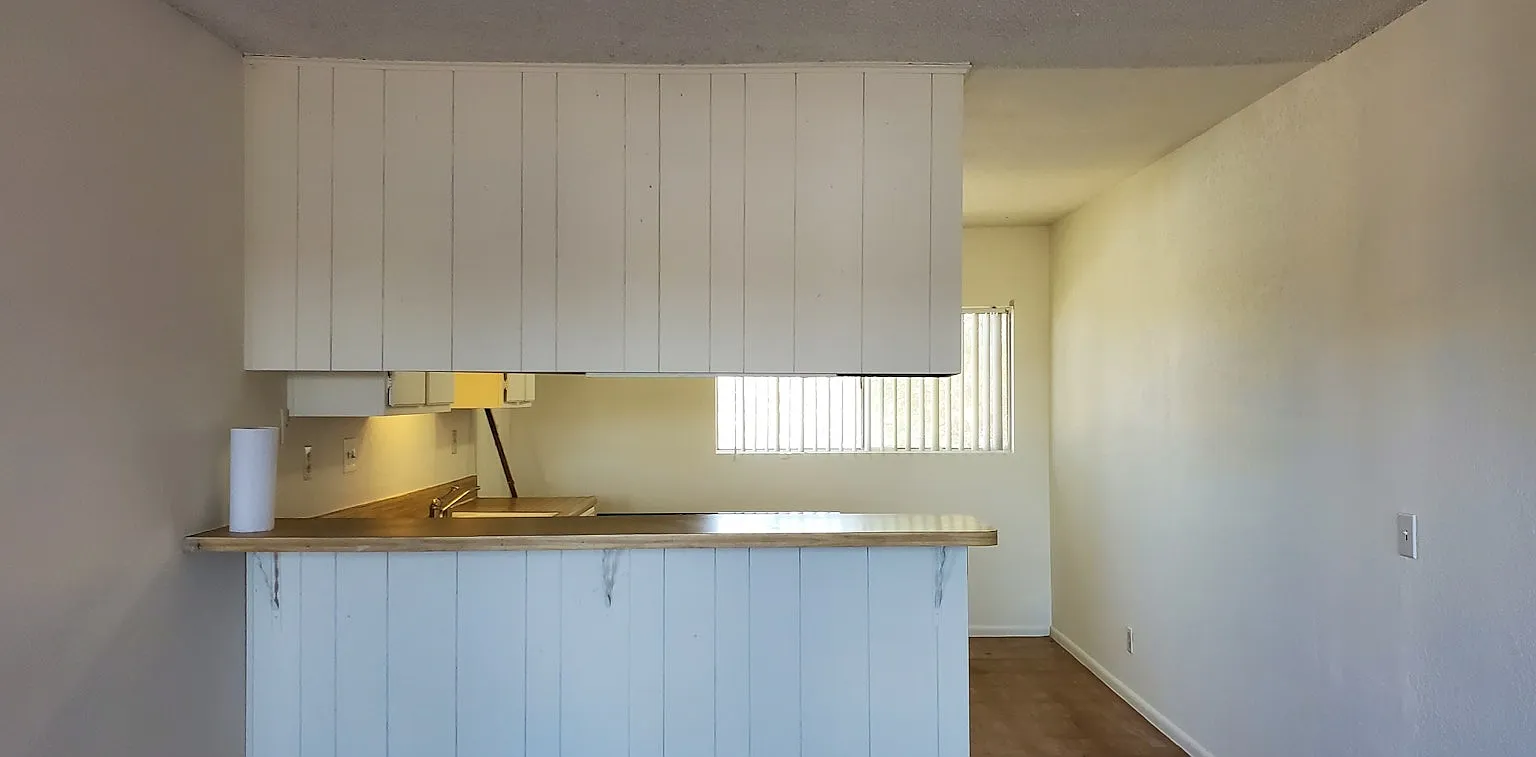 19211 California 18, Unit 6 — Photo 2