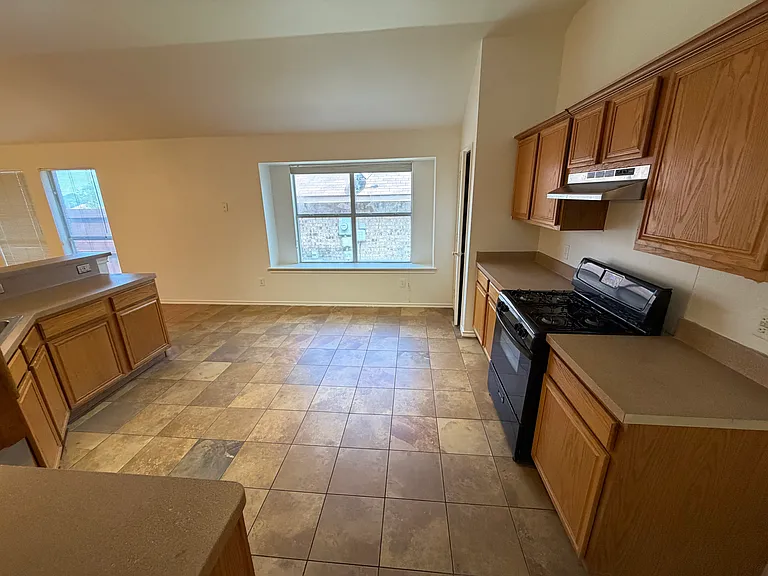 1005 Chelsea Dr — Photo 10