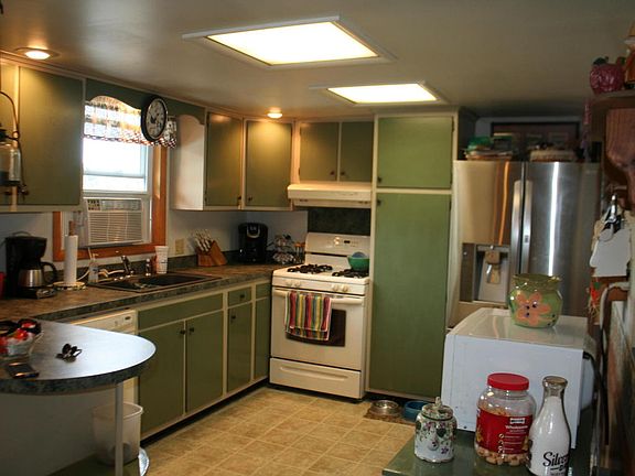 5th image of 754 W Park St