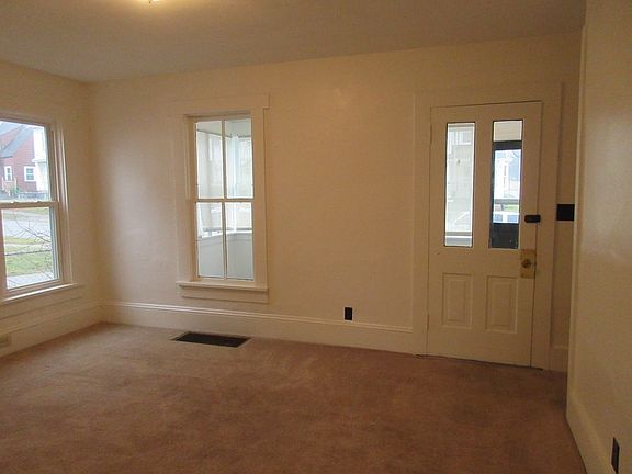 4th image of 621 Arthur St