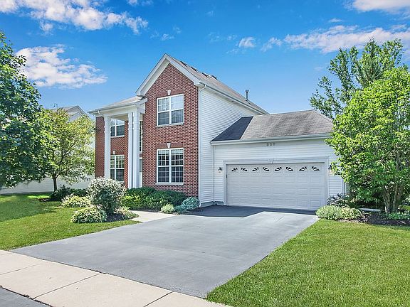 2nd image of 809 Eaton Ln