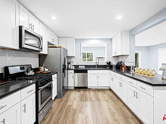 5th image of 23830 Vanowen St