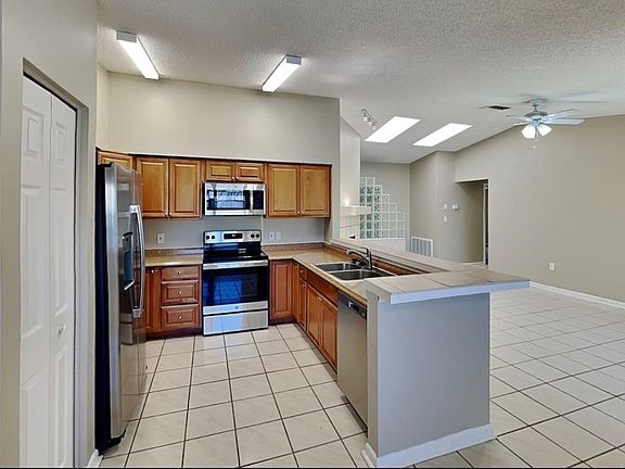 4th image of 289 Millstone Dr #A11