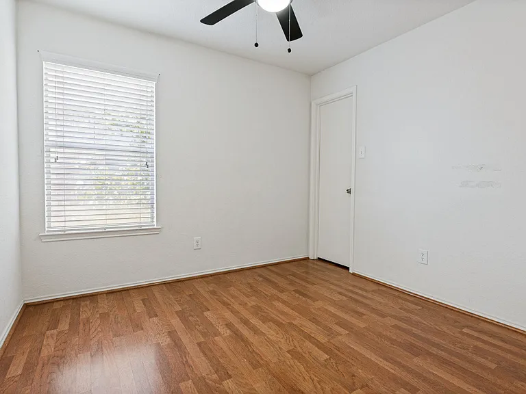 925 Jamie Dr — Photo 9