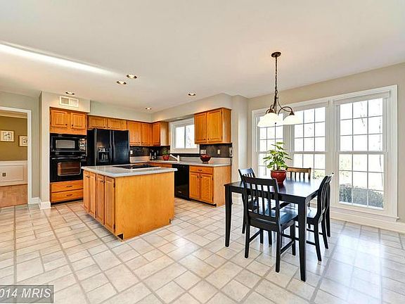 2nd image of 8621 Oak Chase Cir