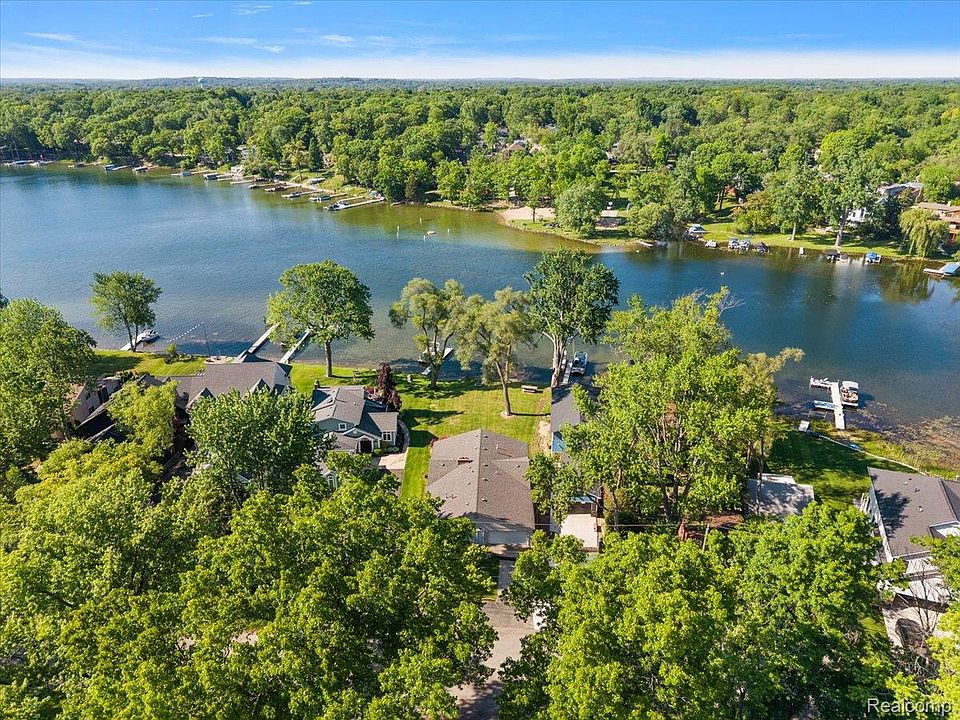 1st image of 6930 Colony Dr