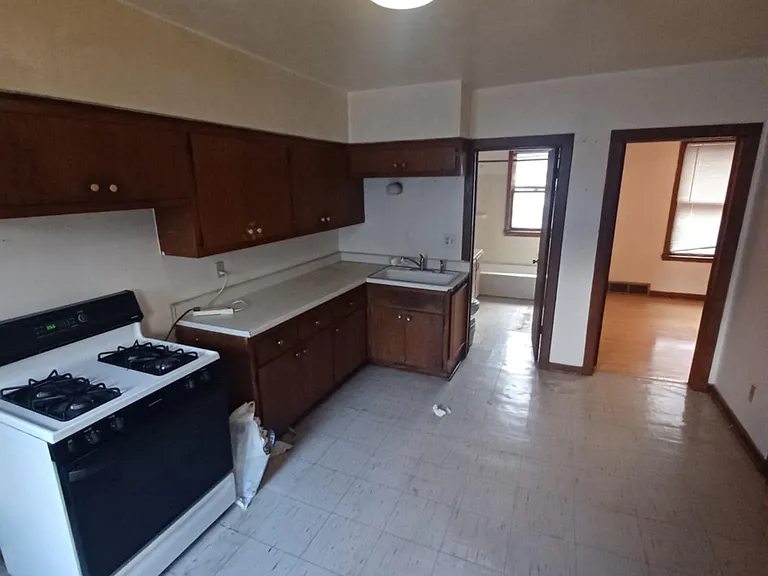 1110 E Hamilton St #201 — Photo 6