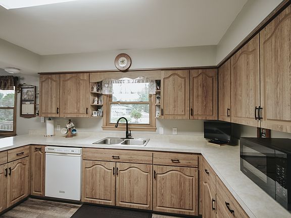 5th image of 703 3rd Ave