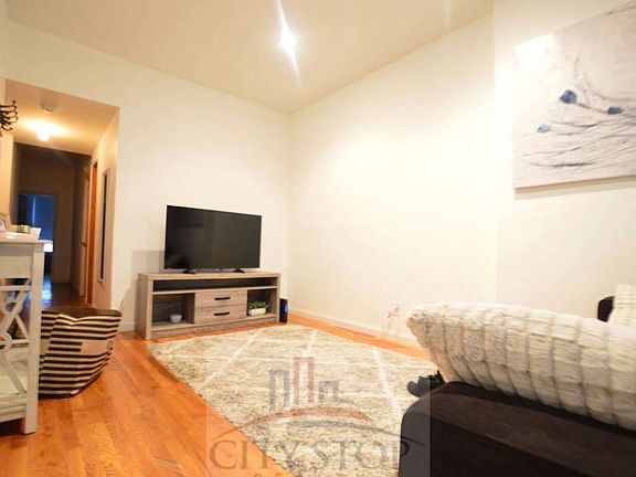 3rd image of 349 Amsterdam Ave APT 5