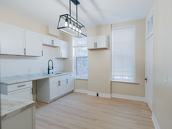 5th image of 3921 Iowa Ave #1