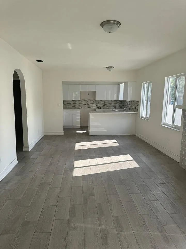 2 bed, 1190 sqft, $2,200 — Photo 4