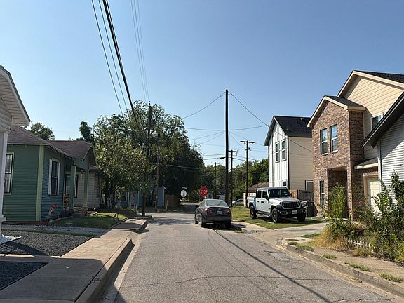 4th image of 2815 Sutton St